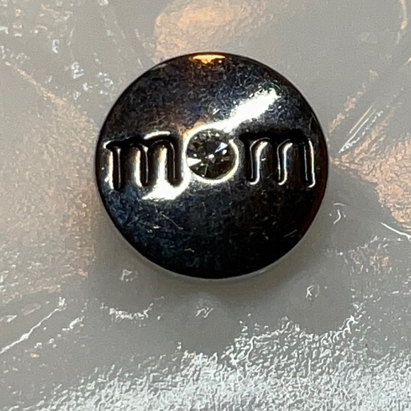 Petite Ginger Snap 12mm silver-toned Mom with white rhinestone. - Picture 1 of 2